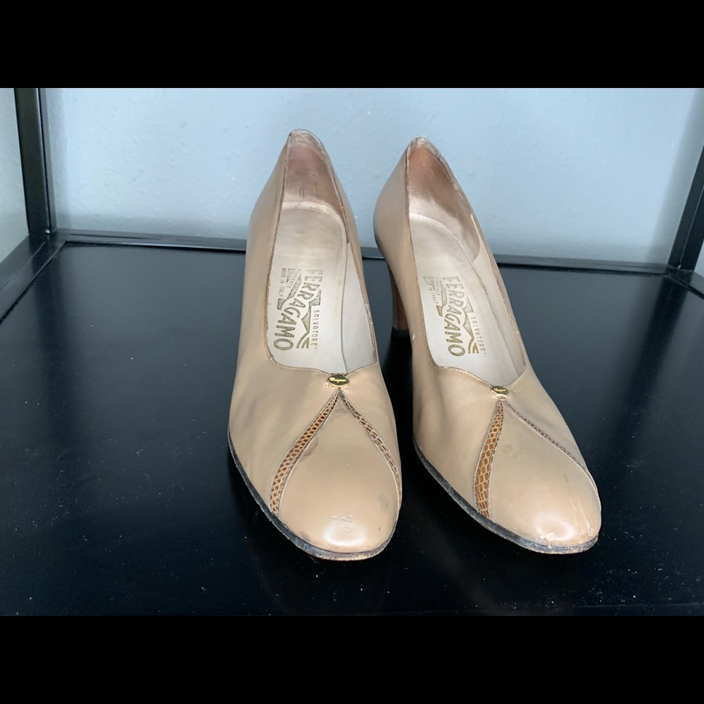 Vintage Ferragamo low heeled pumps